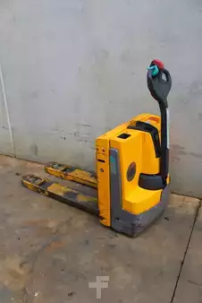 Transpallet elettrici 2021  Jungheinrich EJE 112i LI-ION (1)