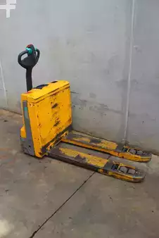 Transpallet elettrici 2021  Jungheinrich EJE 112i LI-ION (4)