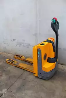 Elektromos emelőkocsik 2019  Jungheinrich EJE 114 LI-ION (2)