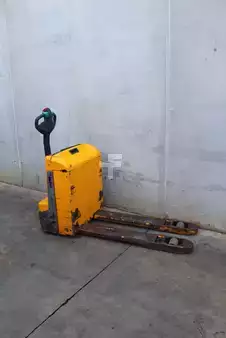 Transpaleta eléctrica 2020  Jungheinrich EJE 118 LI-ION (4)