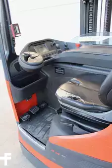 Chariots à mât rétractable 2017  Linde R14HD (7)