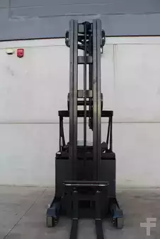 Chariots à mât rétractable 2018  Linde R14HD (5)