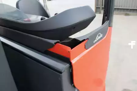 Carretilla retráctil 2017  Linde R16HD (10)