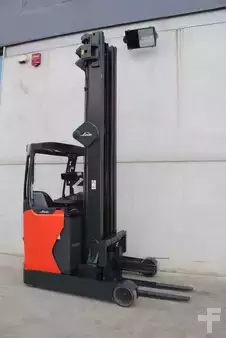 Carretilla retráctil 2017  Linde R16HD (2)