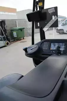 Carretilla retráctil 2017  Linde R16HD (8)