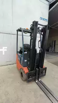 Eléctrica de 3 ruedas 2018  Toyota 7FBEST10 (1)