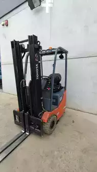 Eléctrica de 3 ruedas 2018  Toyota 7FBEST10 (2)