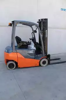 Elektro 4 Rad 2015  Toyota 8FBMT16 (2)
