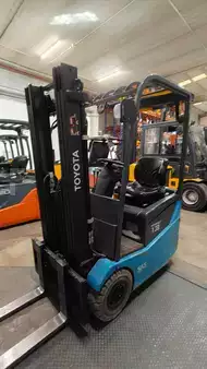 Eléctrica de 3 ruedas 2018  Toyota 7FBEST13 LI-ION (2)