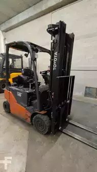 Elektromos 4 kerekű 2019  Toyota 8FBMK16T (1)