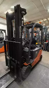 Elektromos 4 kerekű 2019  Toyota 8FBMK16T (2)
