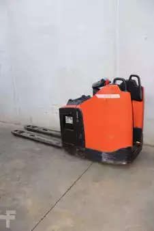 Wózki niskiego podnoszenia 2017  BT LPE 220 1590x550mm (2)