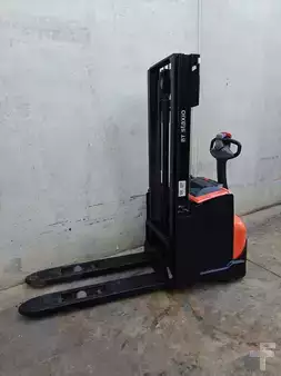 Stacker pedestre 2022  BT SWE 120 L (3)