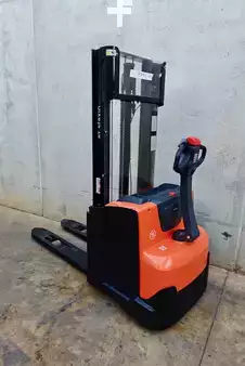 Stacker pedestre 2022  BT SWE 120 L (4)