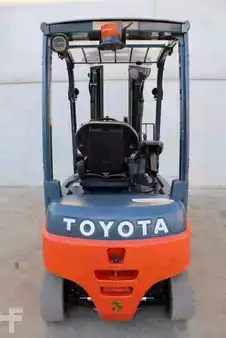 Eléctrico - 4 rodas 2017  Toyota 8FBM20T (6)