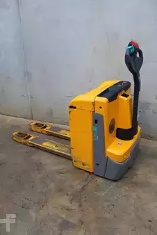 Elektrische palletwagens 2022  Jungheinrich EJE 222 LI-ION (1)