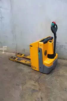 Elektrische palletwagens 2022  Jungheinrich EJE 222 LI-ION (2)