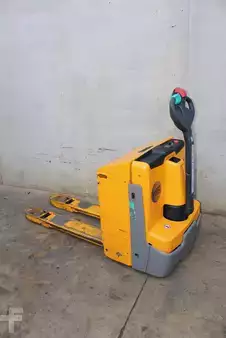 Elektrische palletwagens 2022  Jungheinrich EJE 222 LI-ION (1)