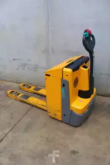 Elektrische palletwagens 2022  Jungheinrich EJE 222 LI-ION (2)