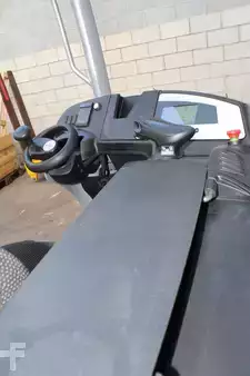 Reach Truck 2021  Still FM-X14 (8)