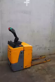 Porta-paletes elétrico 2017  Jungheinrich ERE 120 (3)