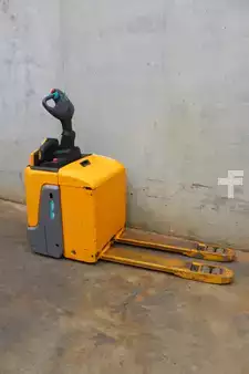 Porta-paletes elétrico 2018  Jungheinrich ERE 120 (4)