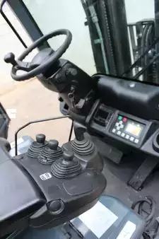Elektryczne 4-kołowe 2019  Toyota 8FBMK16T (9)