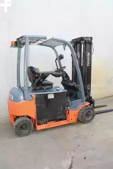 Elektryczne 4-kołowe 2021  Toyota 8FBM20T (2)
