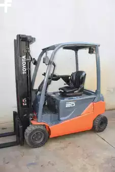Elektryczne 4-kołowe 2021  Toyota 8FBM20T (3)