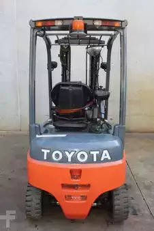 Elektryczne 4-kołowe 2021  Toyota 8FBM20T (6)