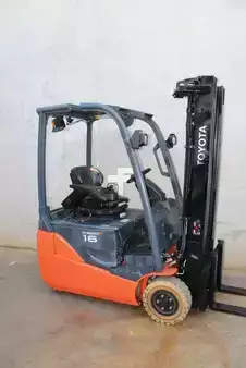 Elektryczne 3-kołowe 2021  Toyota 8FBEK16T (1)