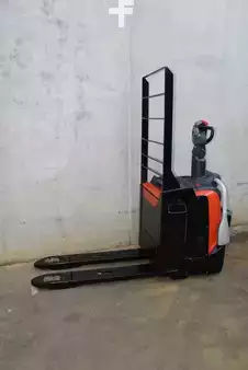 Niederhubwagen 2015  Toyota LPE200 (2)