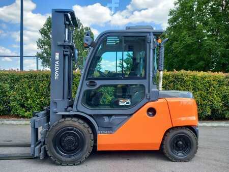 Diesel truck 2017  Toyota 40-8FD45N (1)