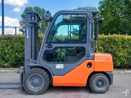 Diesel Forklifts 2016  Toyota 52-8FDF30 (1)