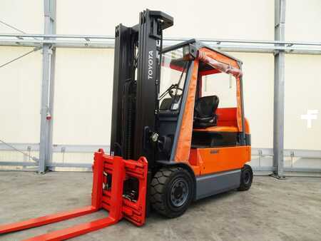 Elektromos 4 kerekű 2010  Toyota 7FBMF30 (2)