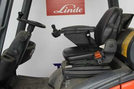 Chariot élévateur gaz 2013  Linde H18T (2)