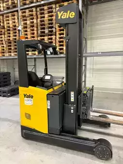 Carretilla retráctil 2016  Yale MR25 (1)