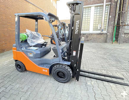 LPG Forklifts 2023  Toyota 02-8FGF18 (1)