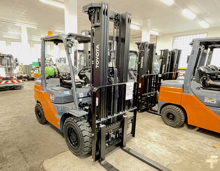 LPG Forklifts 2023  Toyota 02-8FGF30 (3)