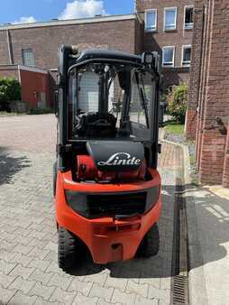 Carrello elevatore a gas 2015  Linde H18T-01 (2)