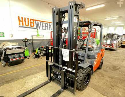 Nestekaasutrukki 2023  Toyota 02-8FGF30 (2)