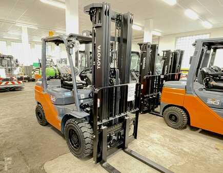 Nestekaasutrukki 2023 Toyota 02-8FGF30 (4)