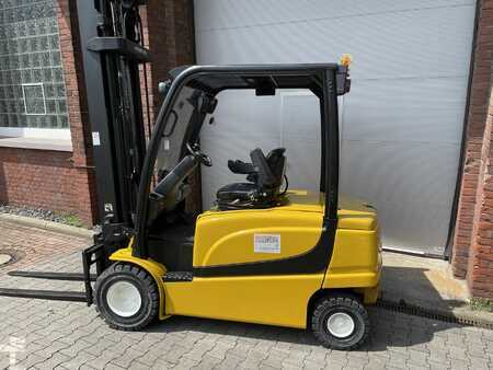 Electric - 4 wheels 2016  Yale ERP 35 VL (4)