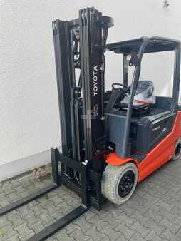 Sähkö - 4 pyör 2025 Toyota 9FBM30T (2)