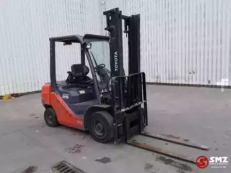 Chariots élévateurs diesel 2017  Toyota Tonero 25 02-8FDF25 6800 H (1)