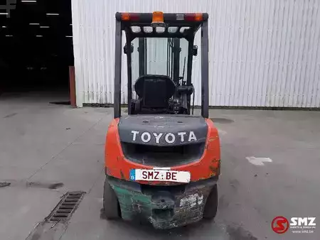 Chariots élévateurs diesel 2017  Toyota Tonero 25 02-8FDF25 6800 H (10)