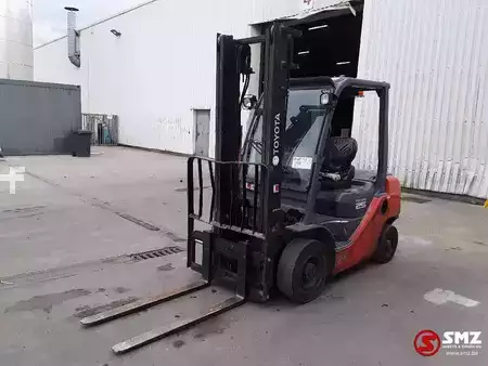 Chariots élévateurs diesel 2017  Toyota Tonero 25 02-8FDF25 6800 H (3)