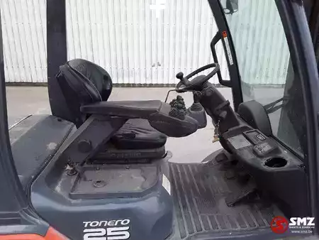 Chariots élévateurs diesel 2017  Toyota Tonero 25 02-8FDF25 6800 H (6)