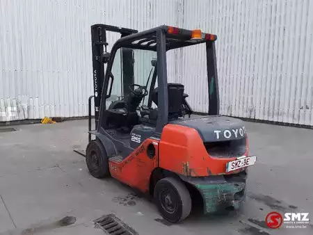 Chariots élévateurs diesel 2017  Toyota Tonero 25 02-8FDF25 6800 H (9)