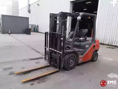 Chariots élévateurs diesel 2019  Toyota Tonero 25 02-8FDF25 5300H (3)